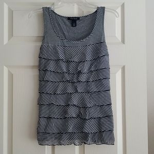 White House Black Market / Sz Sm / Black & White Ruffled Top